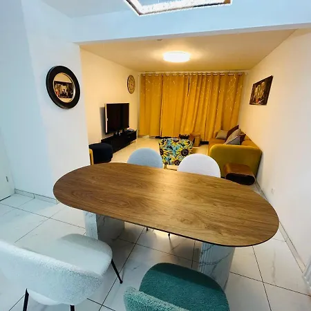 Messe Hv-2 Apartment *